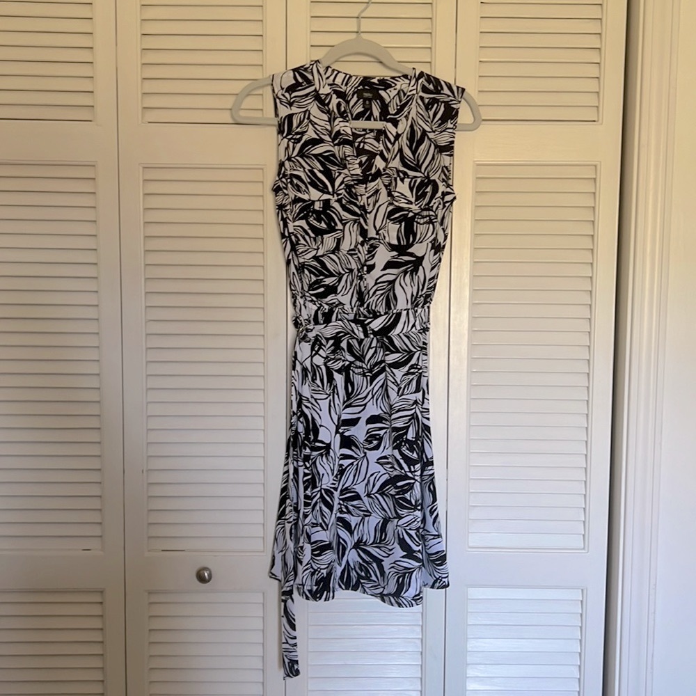 Black and White Palm Print Sleeveless Dress